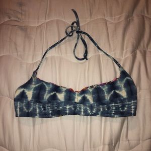 Super cute reversible Billabong swimsuit top!